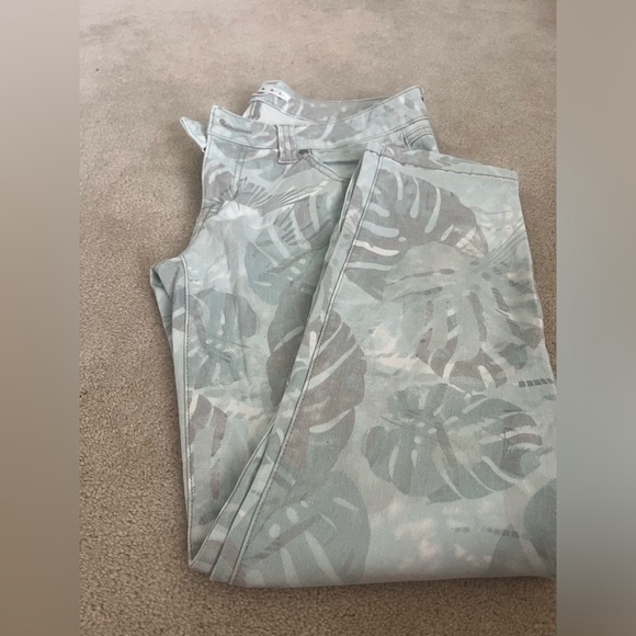 CAbi Paradise Palm Leaf Cropped Jean - Picture 3 of 5